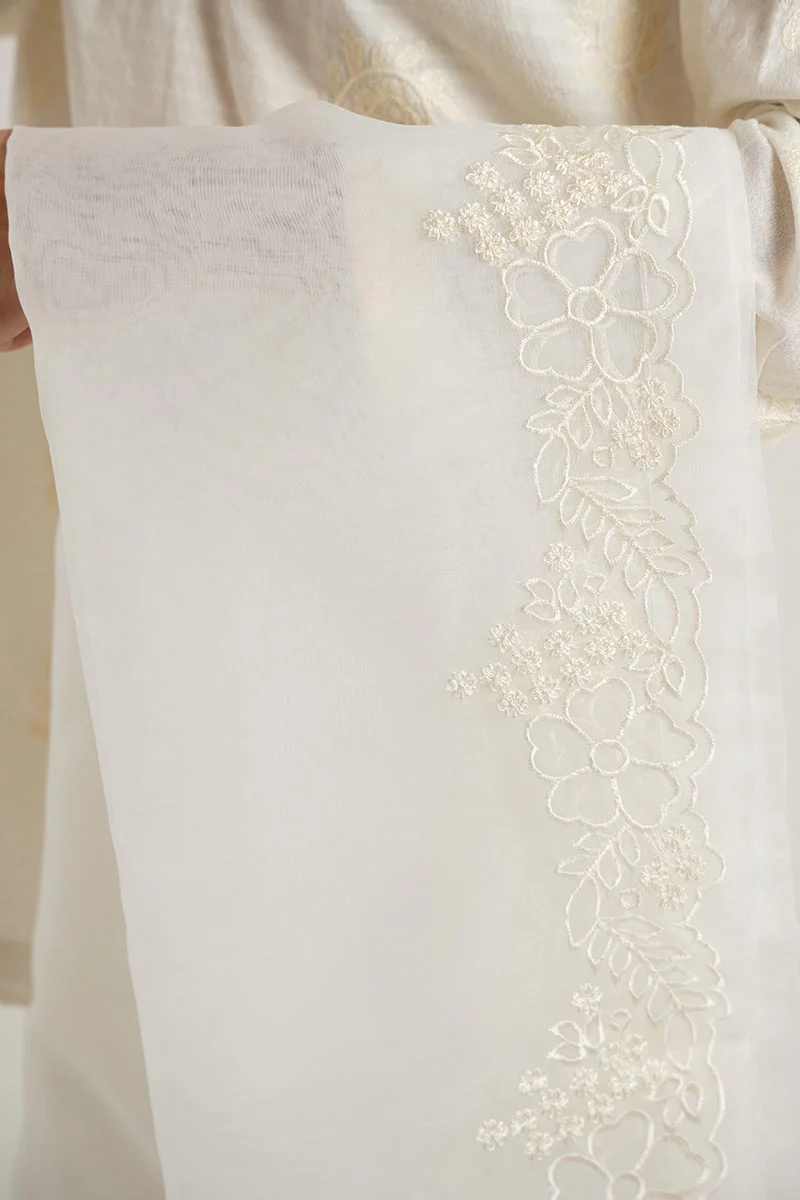 FEATHER WHITE - Image 3