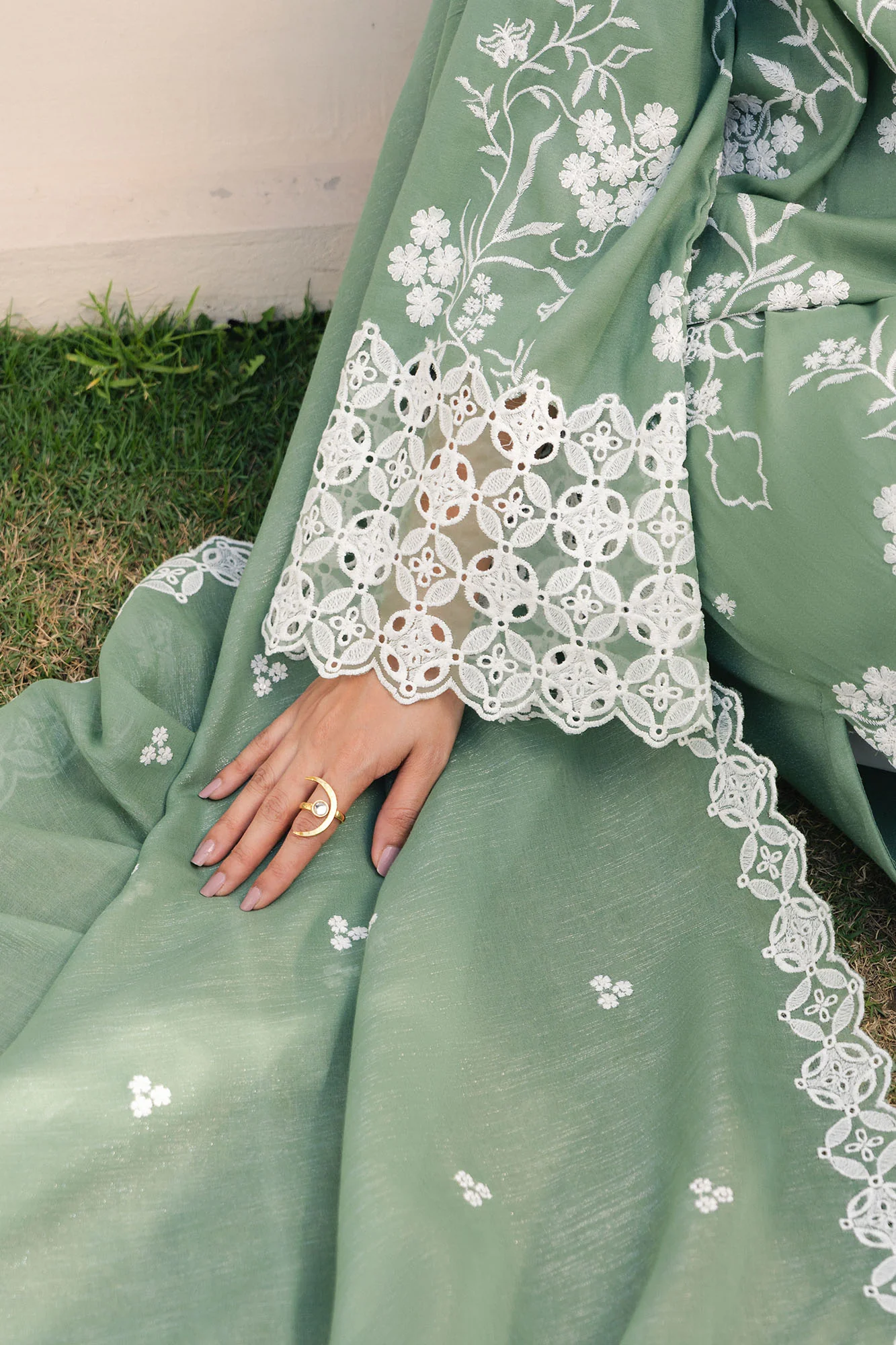 MOSS LUXE-2PC (SHIRT & DUPATTA) - Image 4