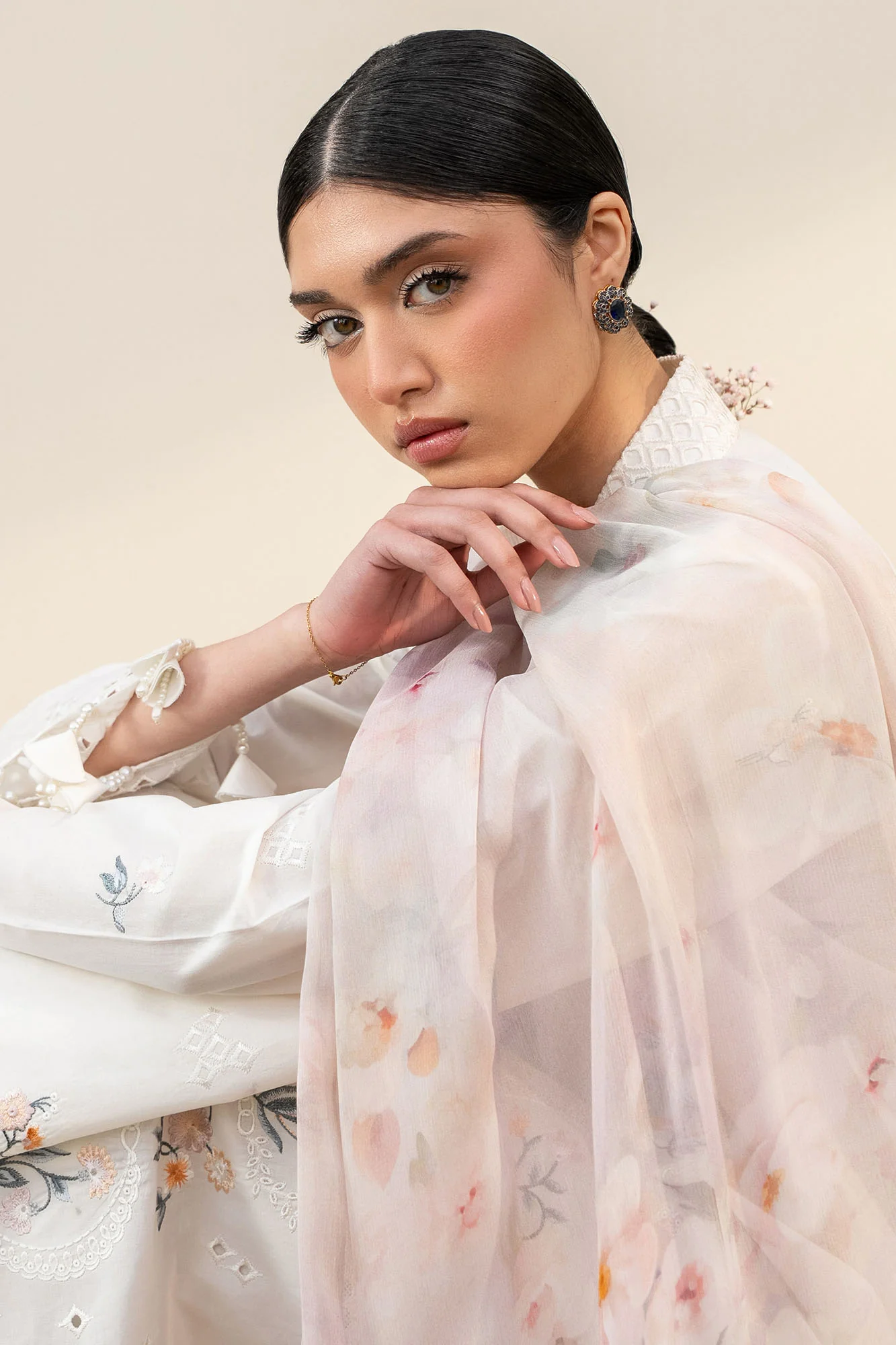 PRISTINE IVORY-3PC EMBROIDERED LAWN SUIT - Image 5