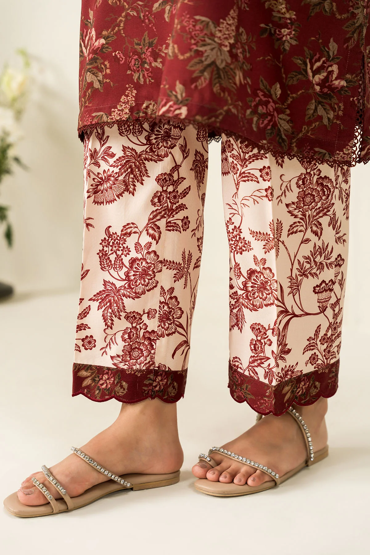 FLORAL SYMPHONY-2PC LINEN PRINTED SUIT - Image 4
